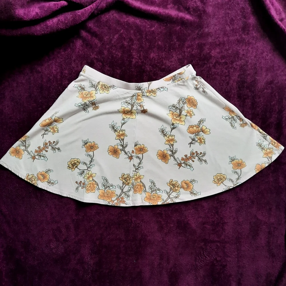 Forever 21 L Circle/Skater Pink Floral Skirt - Picture 2 of 5